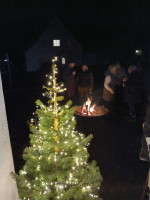 /album/oberbreidenbach-2024/warten-auf-das-christkind-am-dorfhaus-5-jpg/